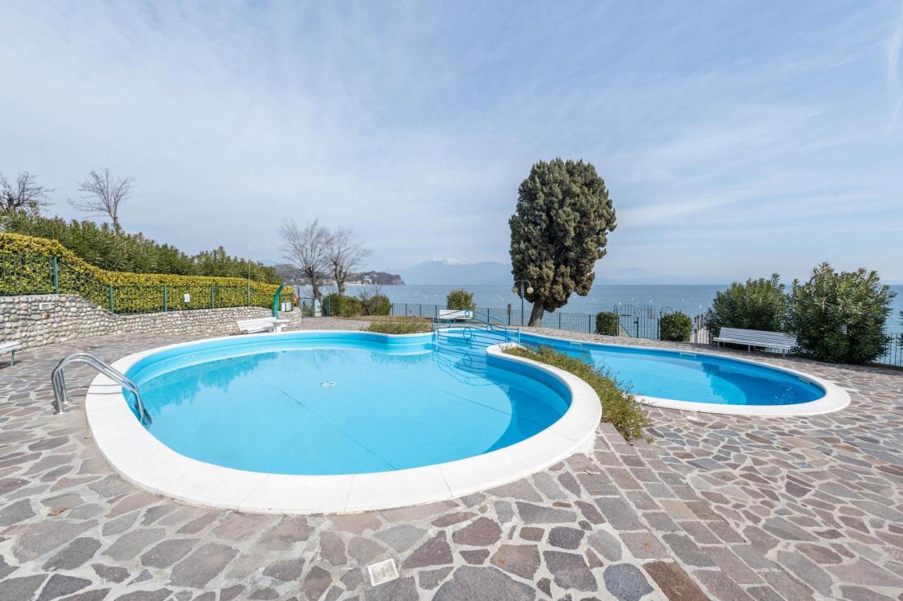 Front Lake Amazing View Manerba del Garda Ngoại thất bức ảnh