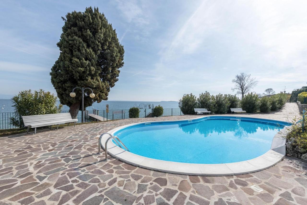 Front Lake Amazing View Manerba del Garda Ngoại thất bức ảnh