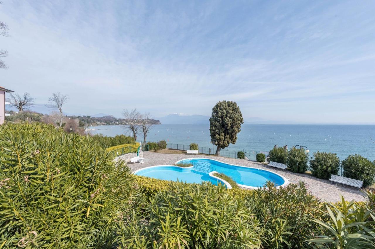 Front Lake Amazing View Manerba del Garda Ngoại thất bức ảnh