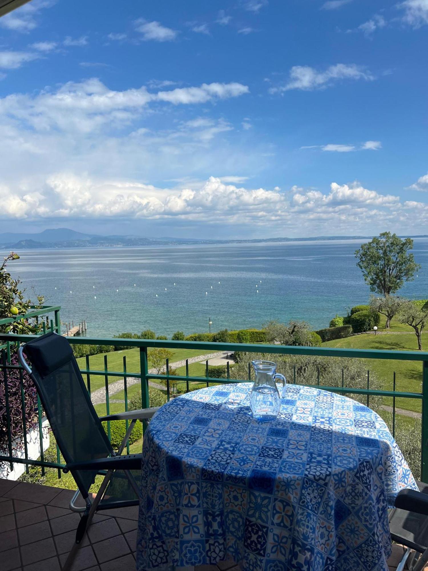 Front Lake Amazing View Manerba del Garda Ngoại thất bức ảnh