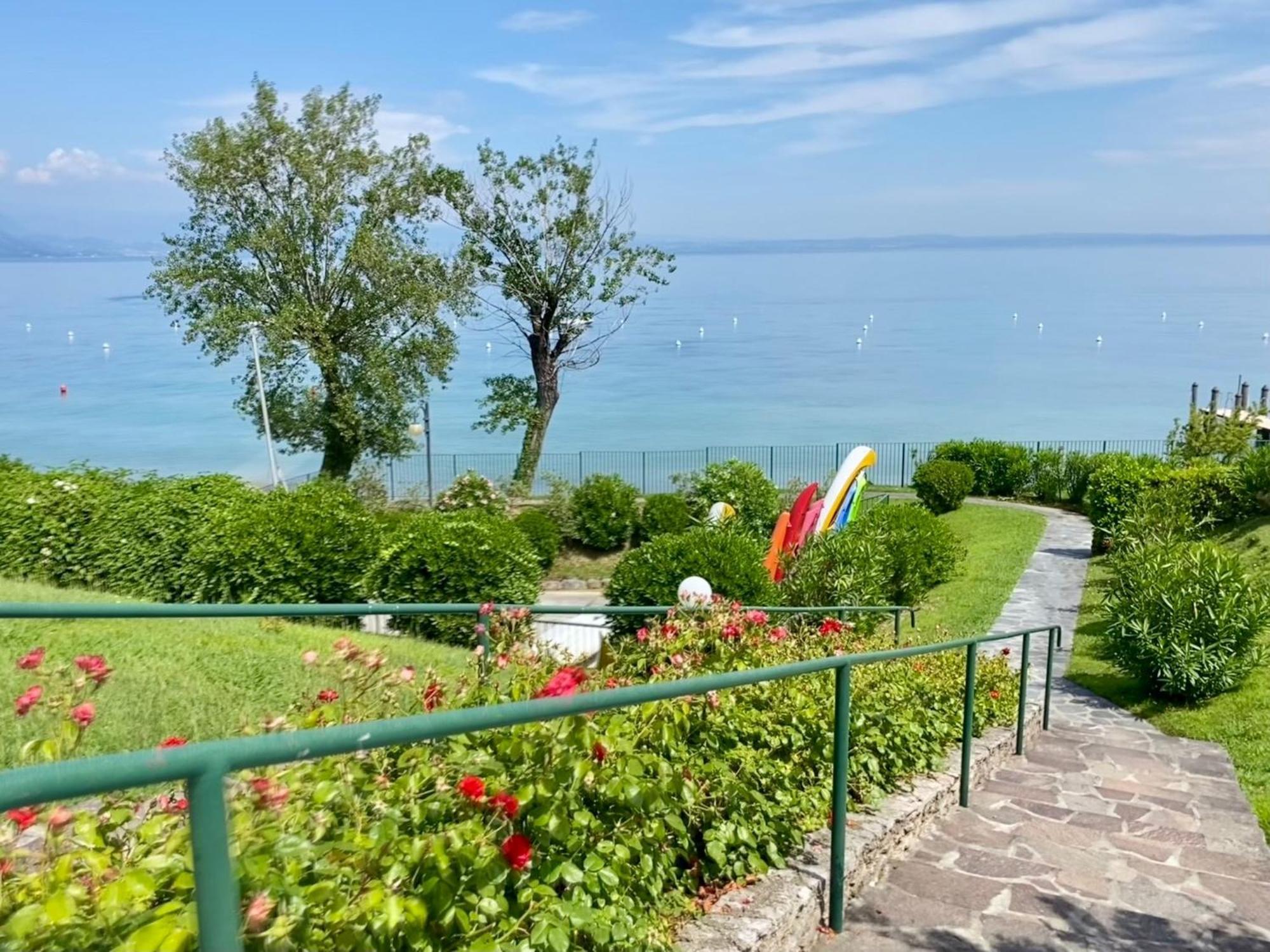Front Lake Amazing View Manerba del Garda Ngoại thất bức ảnh