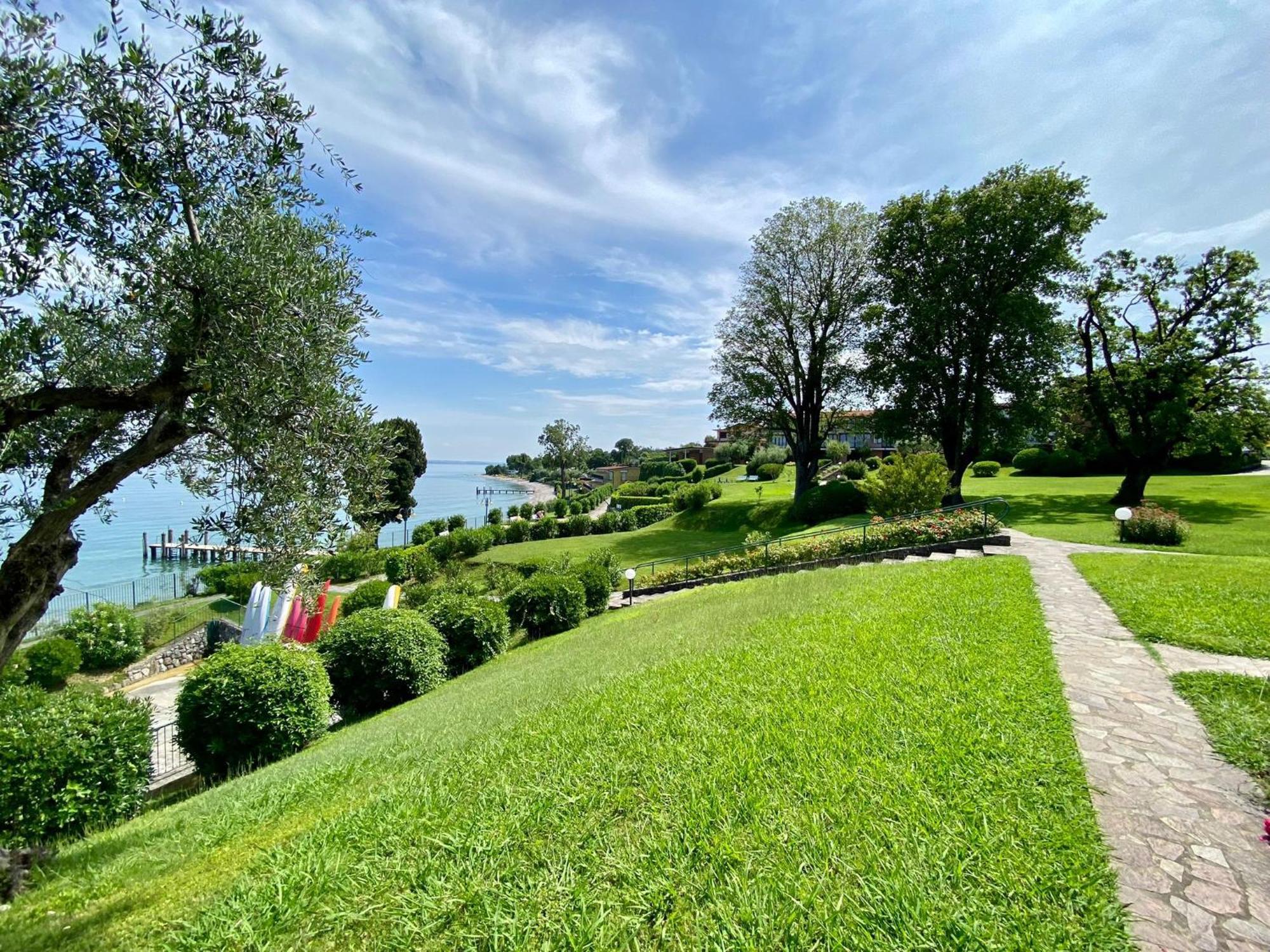 Front Lake Amazing View Manerba del Garda Ngoại thất bức ảnh